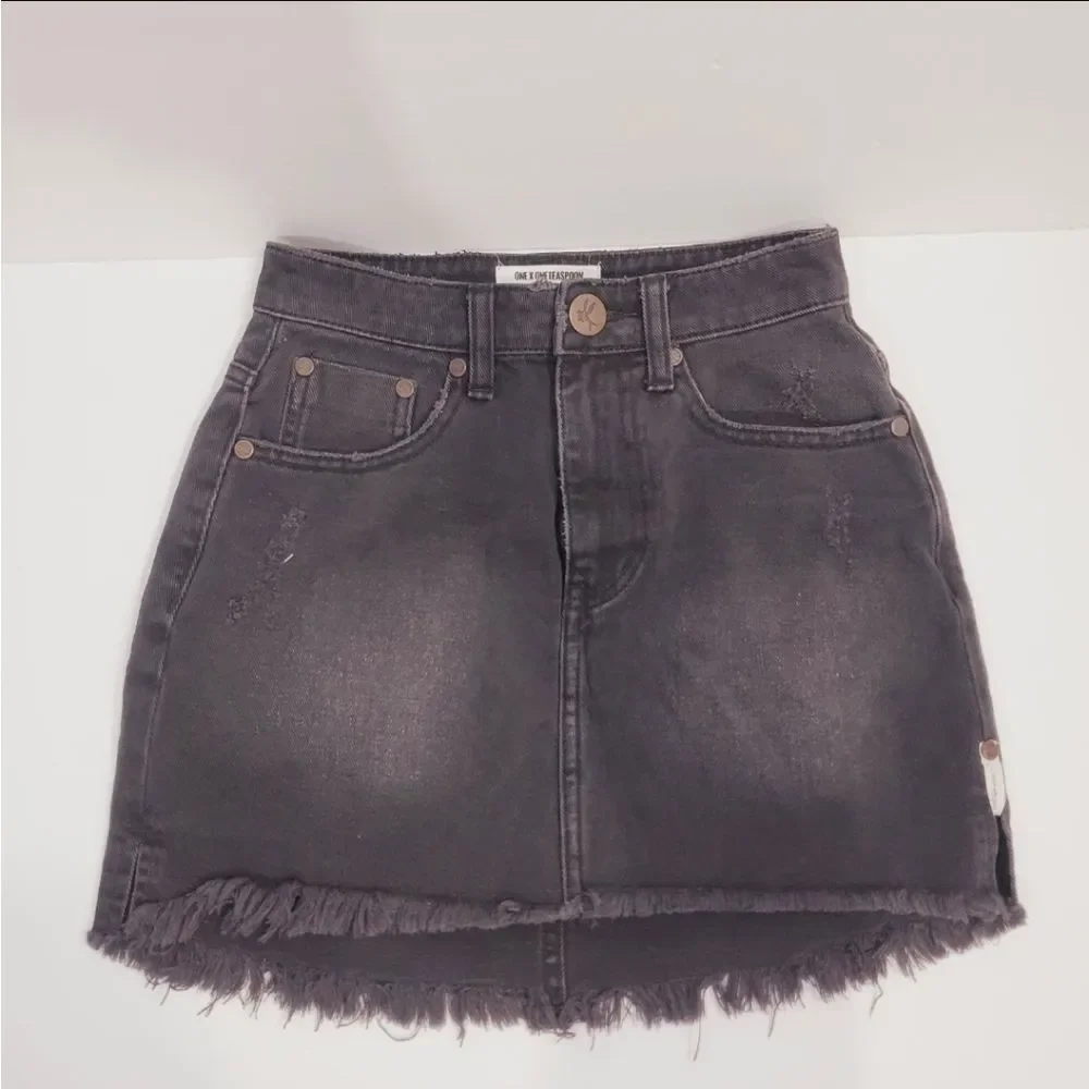 5$25 One teaspoon 2020 y2k style mini denim skirt black wash size 22 / XXS